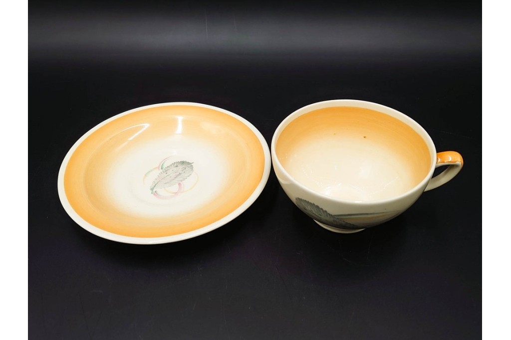 イギリスヴィンテージ　Susie Cooper(スージークーパー)　グレイリーフ　ティーポット・クリーマー・カップ&ソーサー2客・プレート・ミニボウルの洋食器6点セット　(R-086455)