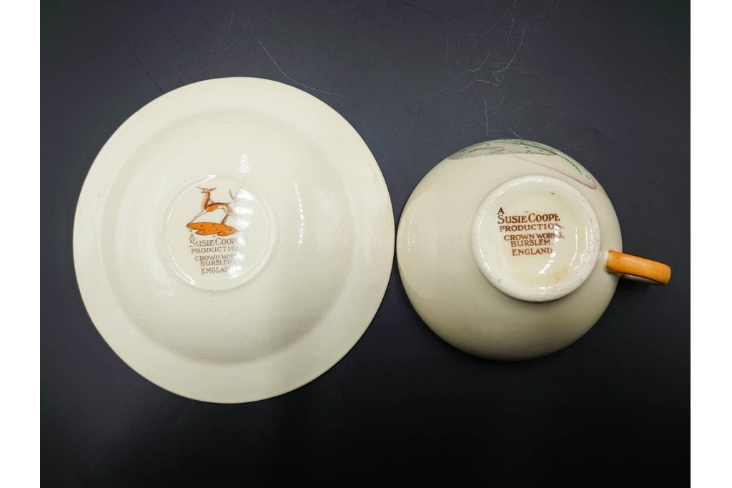 イギリスヴィンテージ　Susie Cooper(スージークーパー)　グレイリーフ　ティーポット・クリーマー・カップ&ソーサー2客・プレート・ミニボウルの洋食器6点セット　(R-086455)