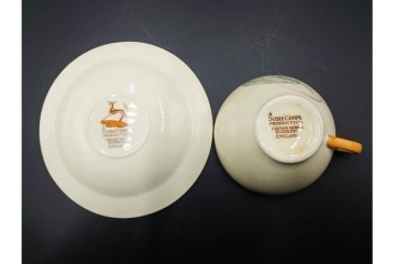 イギリスヴィンテージ　Susie Cooper(スージークーパー)　グレイリーフ　ティーポット・クリーマー・カップ&ソーサー2客・プレート・ミニボウルの洋食器6点セット　(R-086455)
