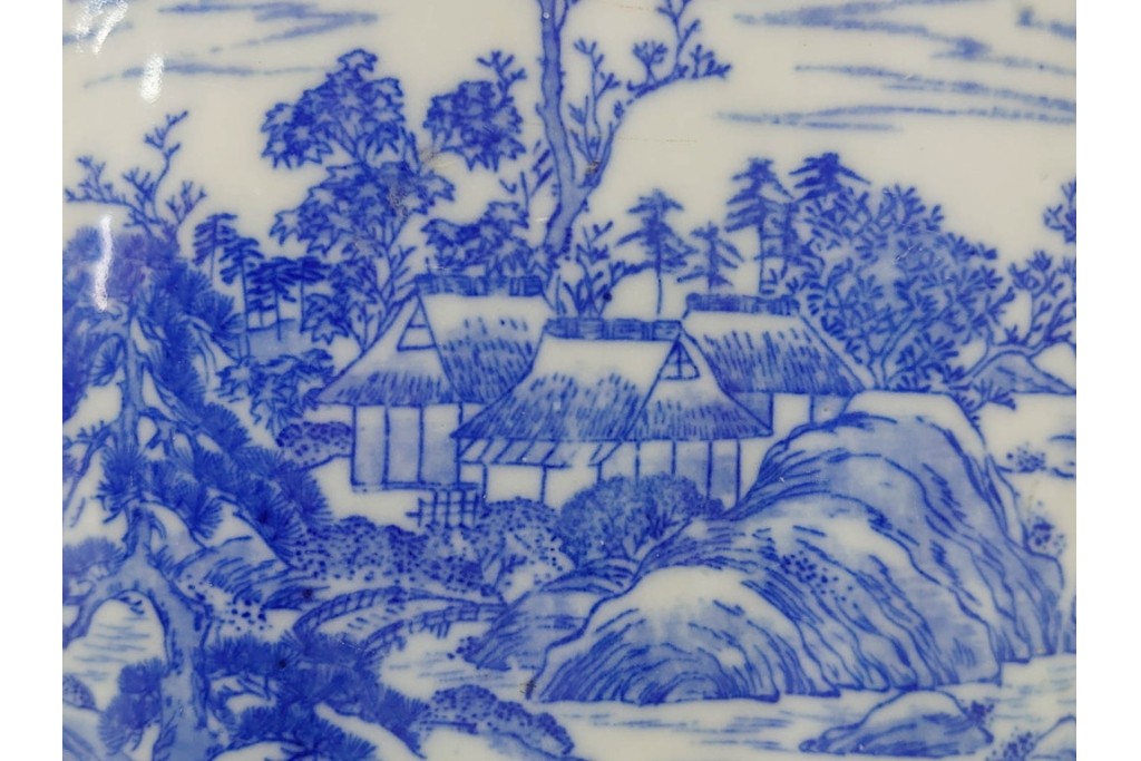 時代物　伊万里　印判　藍色の濃淡で表現された山水図の植木鉢　(R-086458)