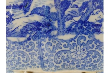 時代物　伊万里　印判　藍色の濃淡で表現された山水図の植木鉢　(R-086458)