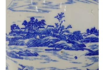 時代物　伊万里　印判　藍色の濃淡で表現された山水図の植木鉢　(R-086458)