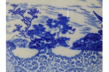 時代物　伊万里　印判　藍色の濃淡で表現された山水図の植木鉢　(R-086458)