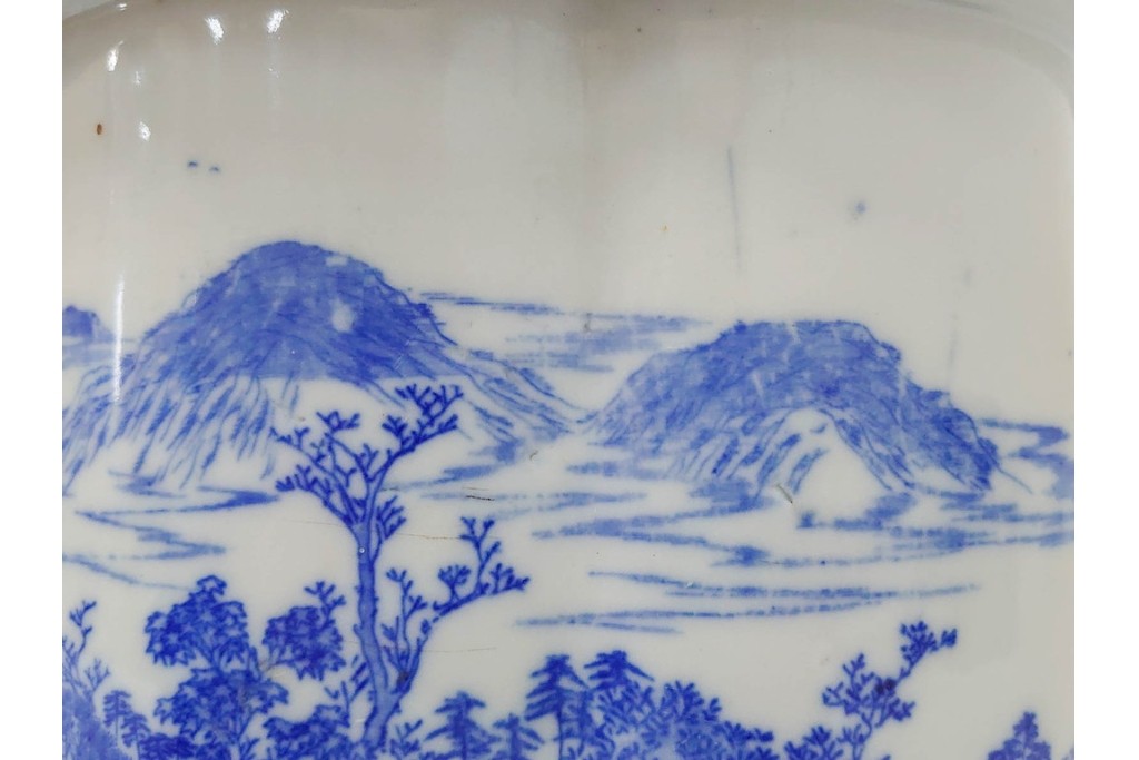 時代物　伊万里　印判　藍色の濃淡で表現された山水図の植木鉢　(R-086458)