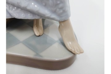 スペイン製　LLADRO(リヤドロ)　「おやすみ前のご本」　読み聞かせの様子を切り取ったフィギュリン　(R-086459)