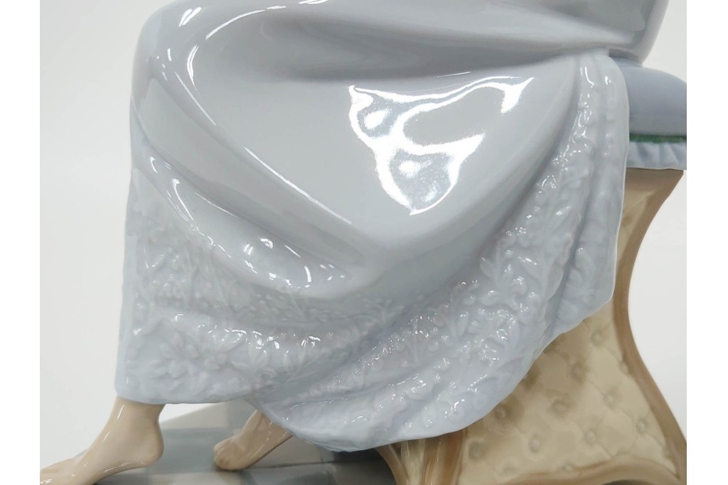 スペイン製　LLADRO(リヤドロ)　「おやすみ前のご本」　読み聞かせの様子を切り取ったフィギュリン　(R-086459)