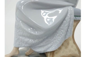 スペイン製　LLADRO(リヤドロ)　「おやすみ前のご本」　読み聞かせの様子を切り取ったフィギュリン　(R-086459)