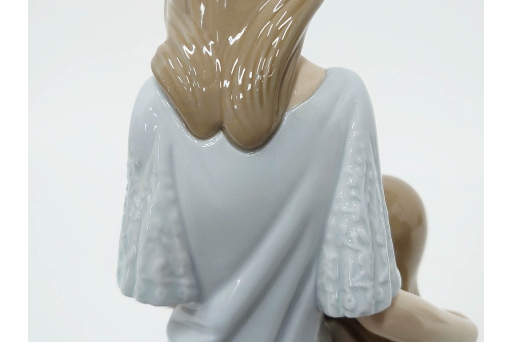 スペイン製　LLADRO(リヤドロ)　「おやすみ前のご本」　読み聞かせの様子を切り取ったフィギュリン　(R-086459)