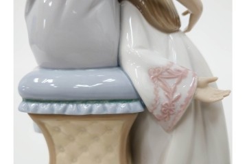 スペイン製　LLADRO(リヤドロ)　「おやすみ前のご本」　読み聞かせの様子を切り取ったフィギュリン　(R-086459)