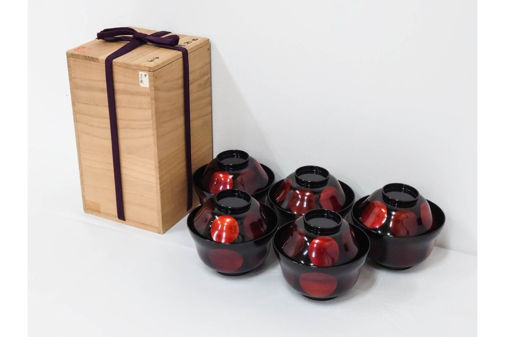 むさしの漆工芸造　なかにし正　艶やかな黒に朱の丸が目を引く日月椀5点セット　共箱付き　(R-086460)