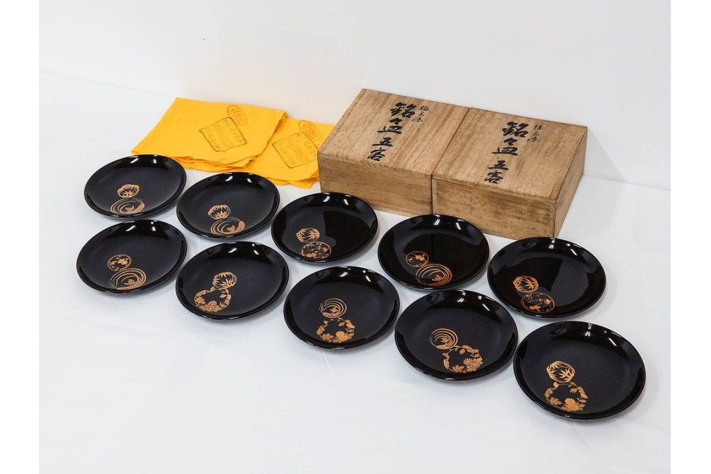 輪島塗　萬砂漆器店謹製　蒔絵が雅な銘々皿10枚セット　共箱付き　(R-086468)
