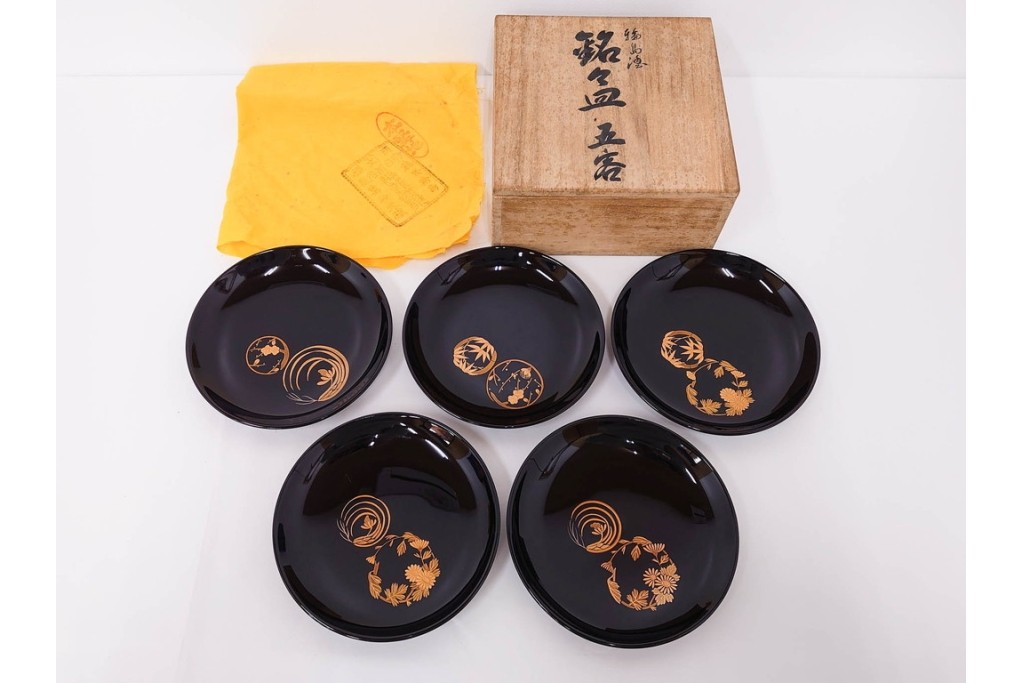 輪島塗　萬砂漆器店謹製　蒔絵が雅な銘々皿10枚セット　共箱付き　(R-086468)