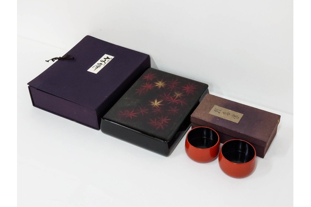 輪島塗　慶塚作　紅葉沈金の文庫(文箱)・朱色が鮮やかなお椀2点のセット　共箱付き　(R-086469)