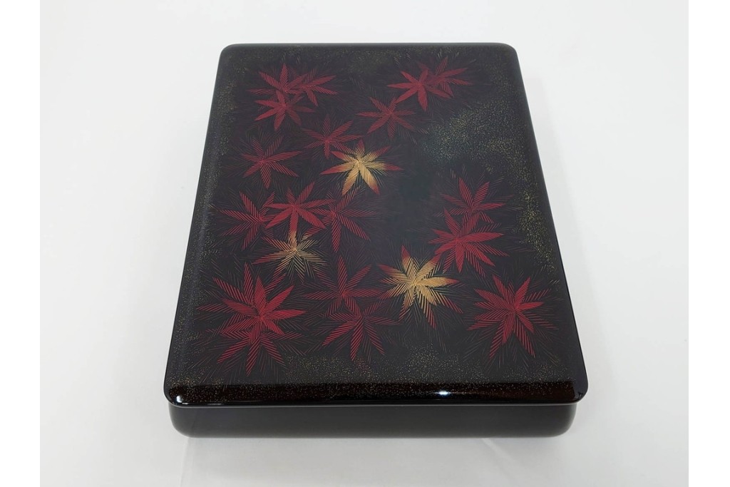 輪島塗　慶塚作　紅葉沈金の文庫(文箱)・朱色が鮮やかなお椀2点のセット　共箱付き　(R-086469)