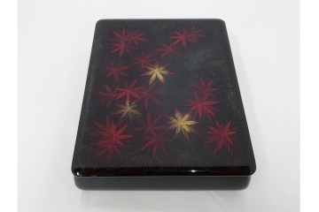 輪島塗　慶塚作　紅葉沈金の文庫(文箱)・朱色が鮮やかなお椀2点のセット　共箱付き　(R-086469)