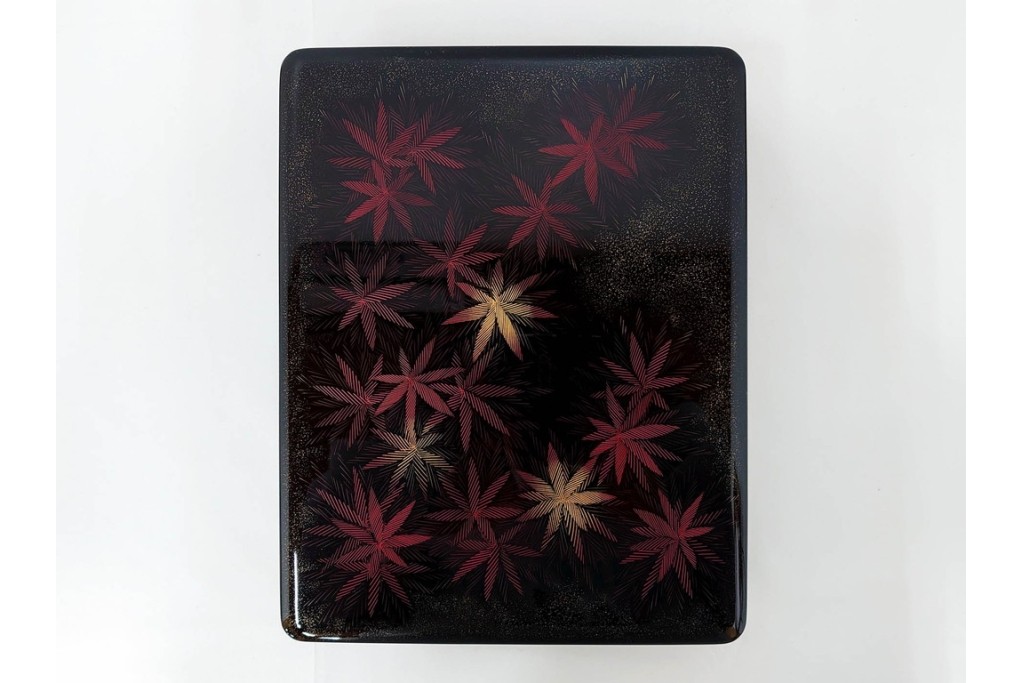 輪島塗　慶塚作　紅葉沈金の文庫(文箱)・朱色が鮮やかなお椀2点のセット　共箱付き　(R-086469)