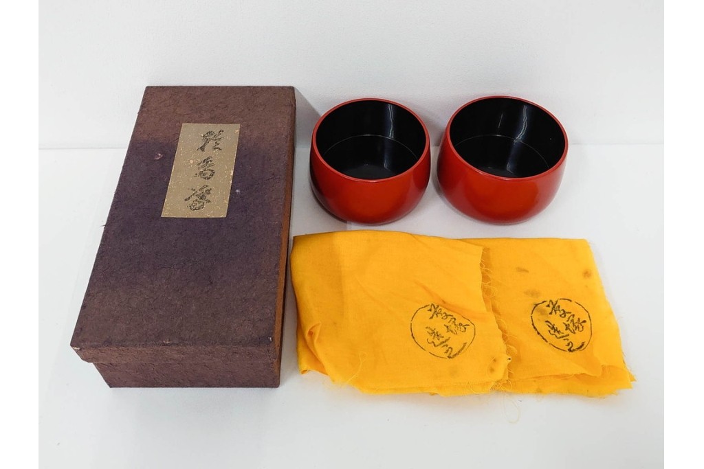 輪島塗　慶塚作　紅葉沈金の文庫(文箱)・朱色が鮮やかなお椀2点のセット　共箱付き　(R-086469)