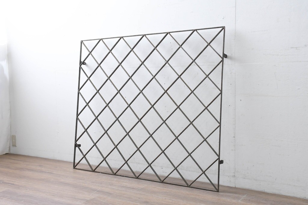 【簡易リペア限定品】　和製アンティーク　菱格子のデザインが美しい作りの良い面格子　(R-086470)