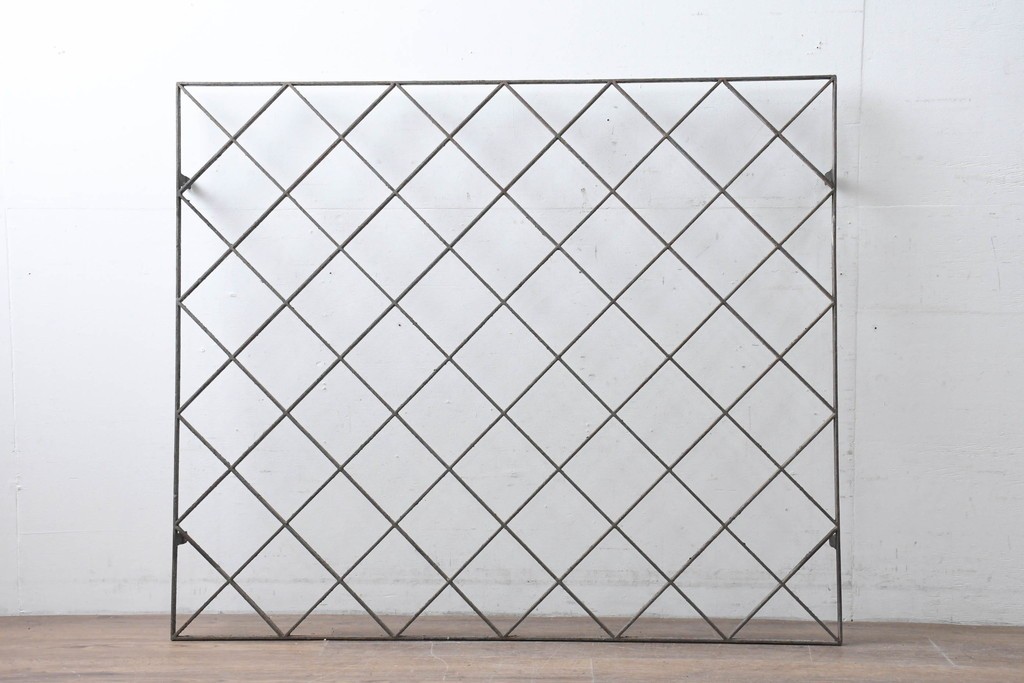 【簡易リペア限定品】　和製アンティーク　菱格子のデザインが美しい作りの良い面格子　(R-086470)