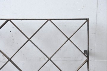 【簡易リペア限定品】　和製アンティーク　菱格子のデザインが美しい作りの良い面格子　(R-086470)