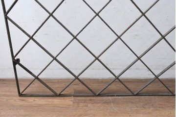 【簡易リペア限定品】　和製アンティーク　菱格子のデザインが美しい作りの良い面格子　(R-086470)