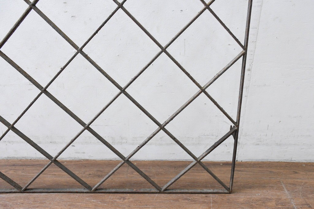 【簡易リペア限定品】　和製アンティーク　菱格子のデザインが美しい作りの良い面格子　(R-086470)