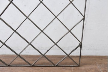 【簡易リペア限定品】　和製アンティーク　菱格子のデザインが美しい作りの良い面格子　(R-086470)