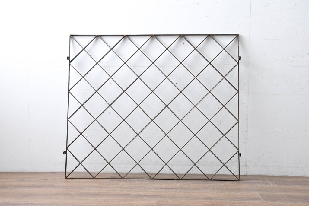 【簡易リペア限定品】　和製アンティーク　菱格子のデザインが美しい作りの良い面格子　(R-086470)