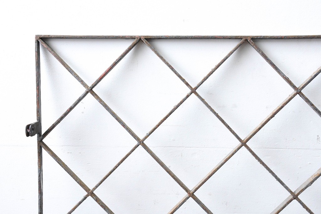 【簡易リペア限定品】　和製アンティーク　菱格子のデザインが美しい作りの良い面格子　(R-086470)