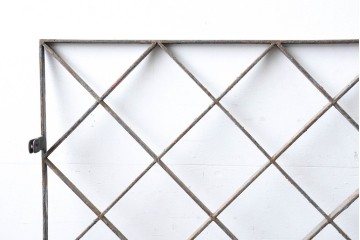 【簡易リペア限定品】　和製アンティーク　菱格子のデザインが美しい作りの良い面格子　(R-086470)