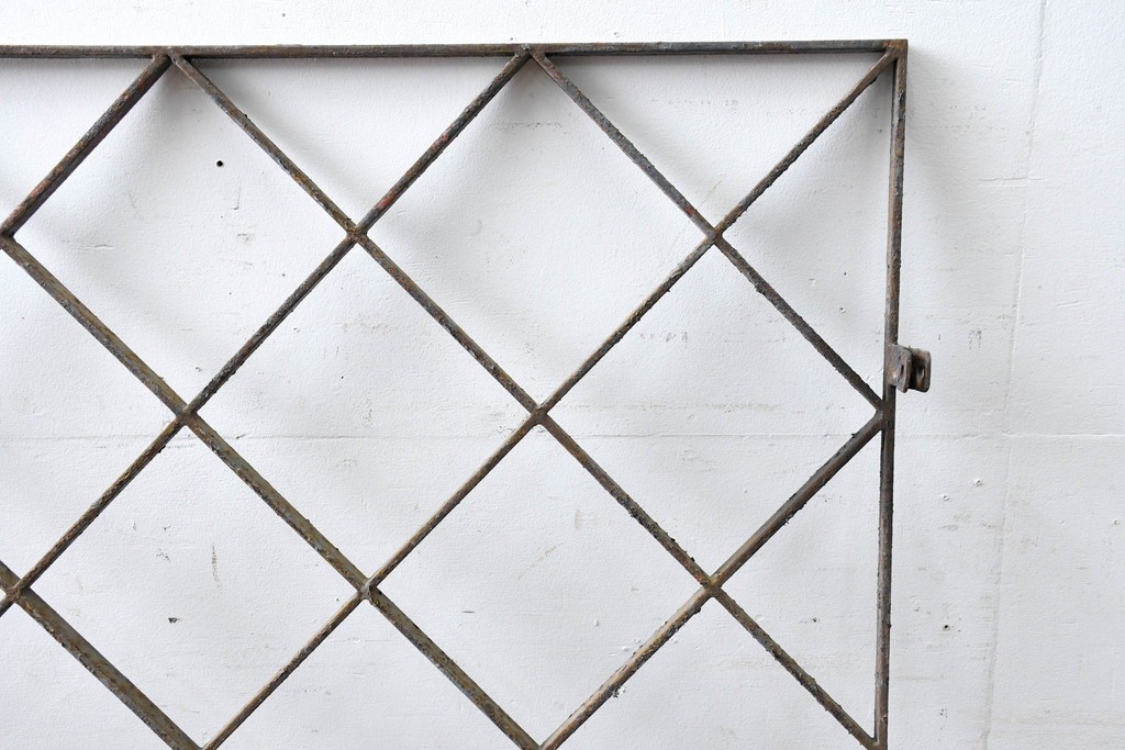 【簡易リペア限定品】　和製アンティーク　菱格子のデザインが美しい作りの良い面格子　(R-086470)