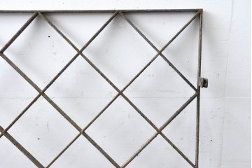 【簡易リペア限定品】　和製アンティーク　菱格子のデザインが美しい作りの良い面格子　(R-086470)