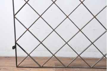 【簡易リペア限定品】　和製アンティーク　菱格子のデザインが美しい作りの良い面格子　(R-086470)