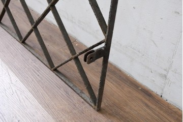 【簡易リペア限定品】　和製アンティーク　菱格子のデザインが美しい作りの良い面格子　(R-086470)