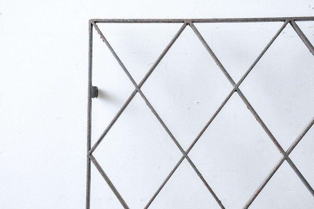 【簡易リペア限定品】　和製アンティーク　菱格子のデザインが美しい作りの良い面格子　(R-086471)