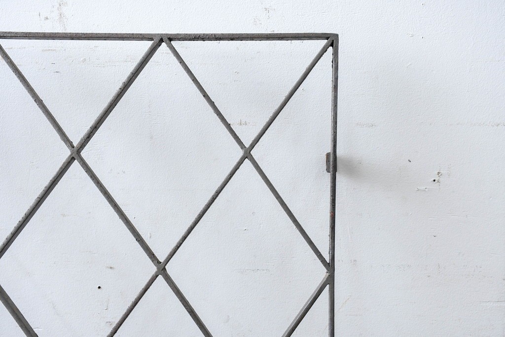 【簡易リペア限定品】　和製アンティーク　菱格子のデザインが美しい作りの良い面格子　(R-086471)