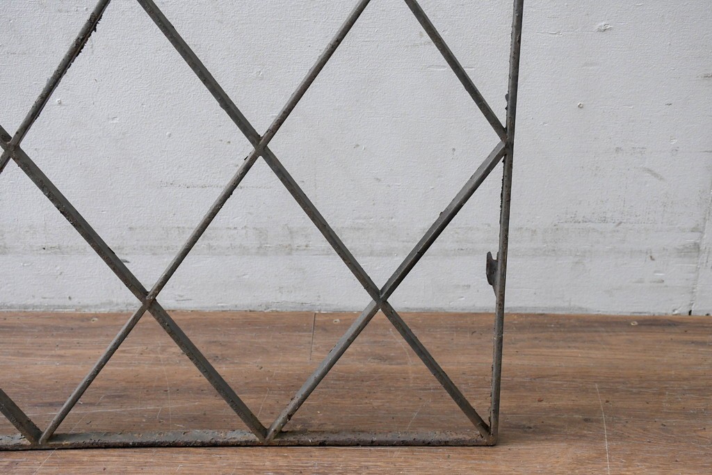 【簡易リペア限定品】　和製アンティーク　菱格子のデザインが美しい作りの良い面格子　(R-086471)