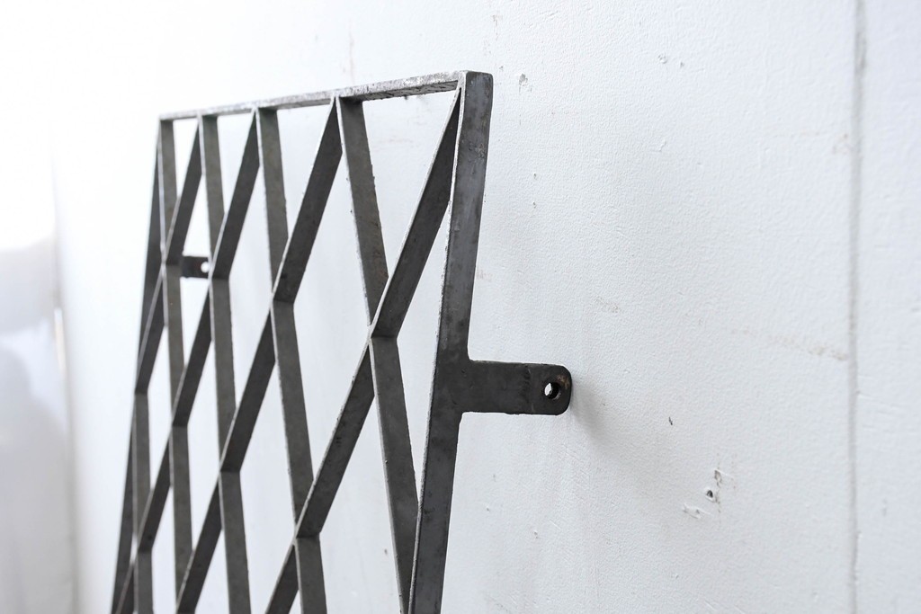 【簡易リペア限定品】　和製アンティーク　菱格子のデザインが美しい作りの良い面格子　(R-086471)