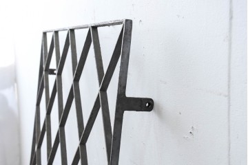 【簡易リペア限定品】　和製アンティーク　菱格子のデザインが美しい作りの良い面格子　(R-086471)