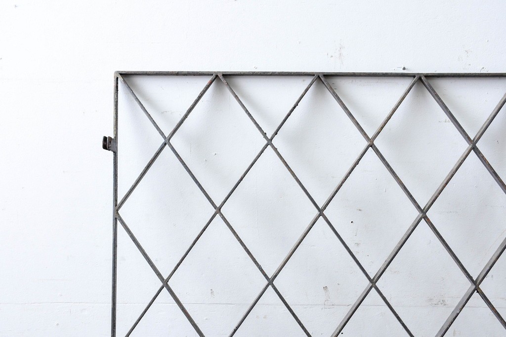 【簡易リペア限定品】　和製アンティーク　菱格子のデザインが美しい作りの良い面格子　(R-086471)