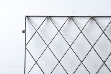 【簡易リペア限定品】　和製アンティーク　菱格子のデザインが美しい作りの良い面格子　(R-086471)