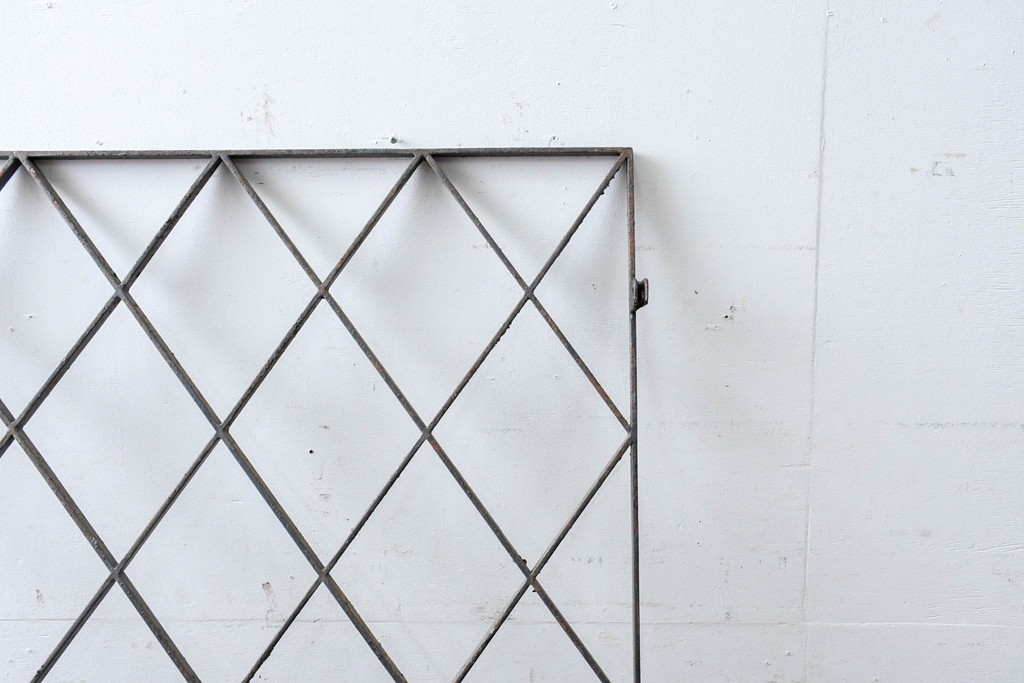 【簡易リペア限定品】　和製アンティーク　菱格子のデザインが美しい作りの良い面格子　(R-086471)