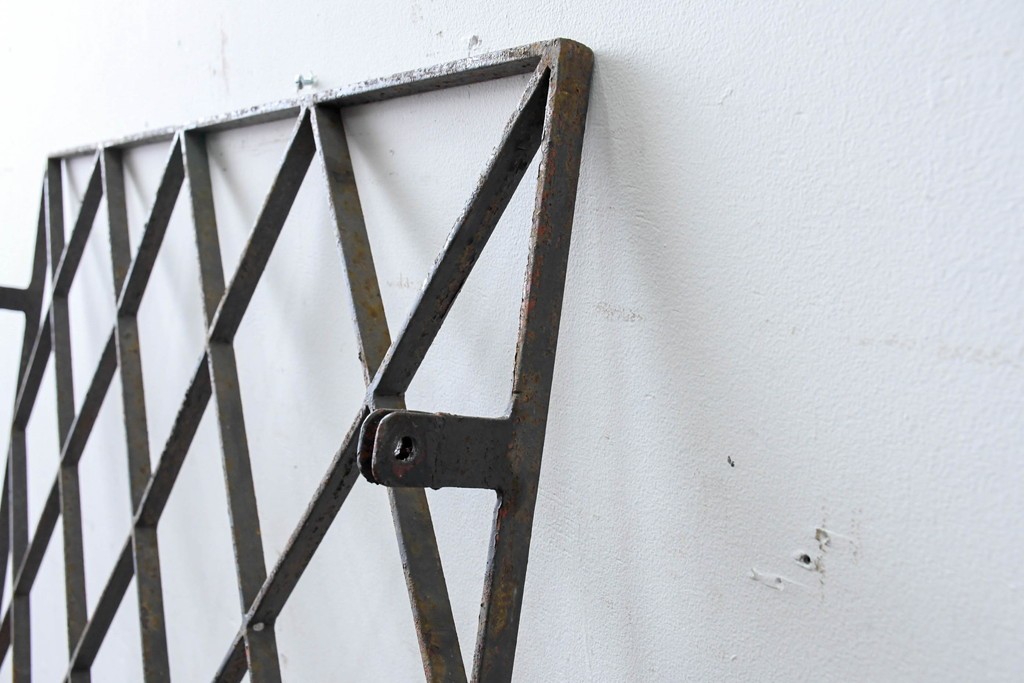 【簡易リペア限定品】　和製アンティーク　菱格子のデザインが美しい作りの良い面格子　(R-086471)