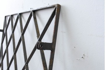 【簡易リペア限定品】　和製アンティーク　菱格子のデザインが美しい作りの良い面格子　(R-086471)