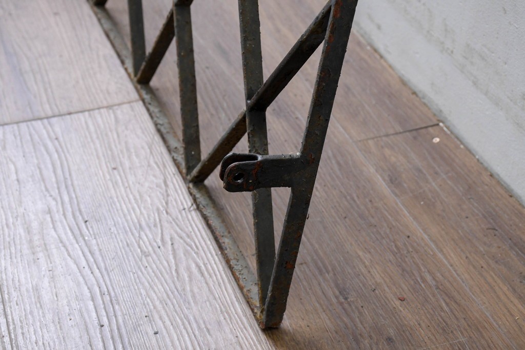 【簡易リペア限定品】　和製アンティーク　菱格子のデザインが美しい作りの良い面格子　(R-086471)