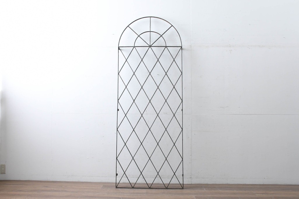 【簡易リペア限定品】　和製アンティーク　昭和初期　アーチ型の菱格子のデザインが目を引く格子　(R-086472)