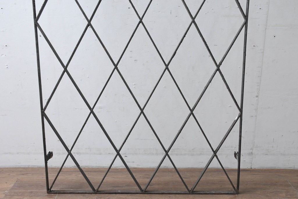 【簡易リペア限定品】　和製アンティーク　昭和初期　アーチ型の菱格子のデザインが目を引く格子　(R-086472)