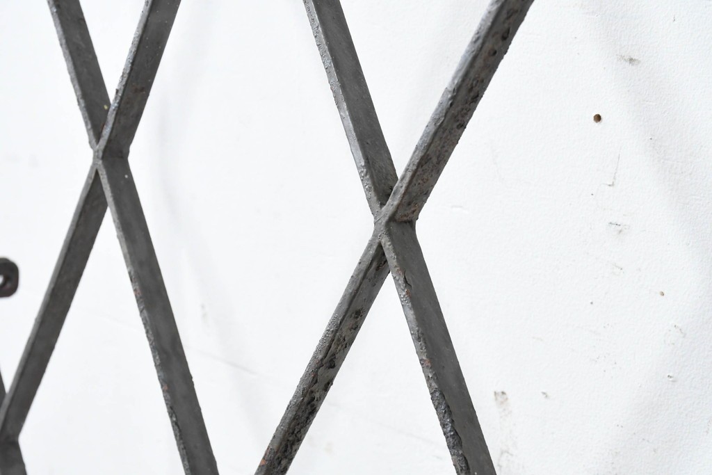 【簡易リペア限定品】　和製アンティーク　昭和初期　アーチ型の菱格子のデザインが目を引く格子　(R-086472)