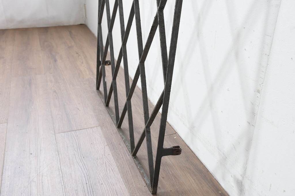 【簡易リペア限定品】　和製アンティーク　昭和初期　アーチ型の菱格子のデザインが目を引く格子　(R-086472)