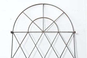 【簡易リペア限定品】　和製アンティーク　昭和初期　アーチ型の菱格子のデザインが目を引く格子　(R-086472)